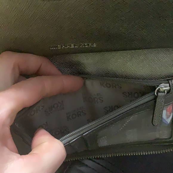 Michael Kors Wallet with removable wrist strap - Picture 9 of 10